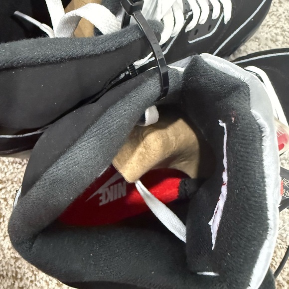 Jordan Black and Gray Sneakers with Red Accents - Picture 5 of 6